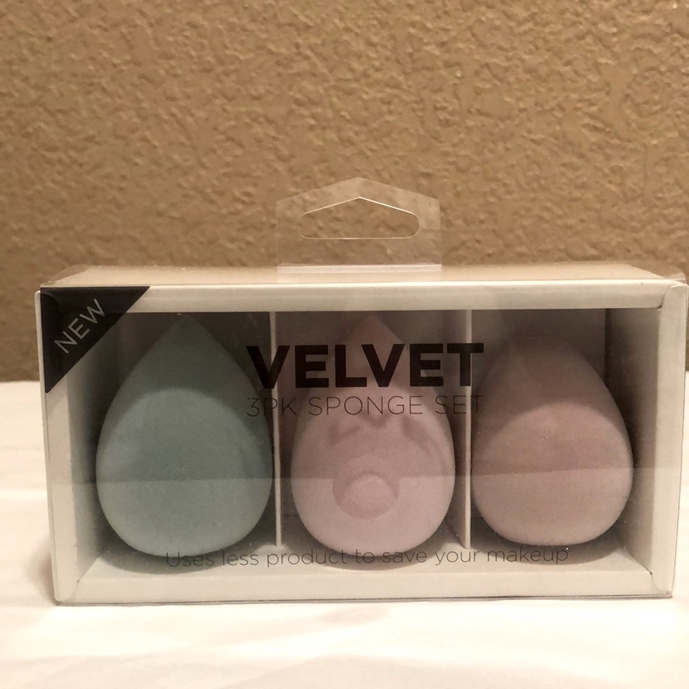 New in Box tru beauty products velvet 3 pack sponge set. Non abrasive microfiber